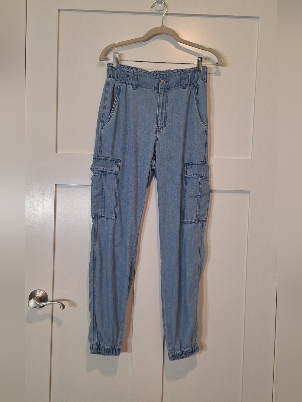 American Eagle Joggers Chambray Cargo Style Lightwash Elastic Waist Size 2